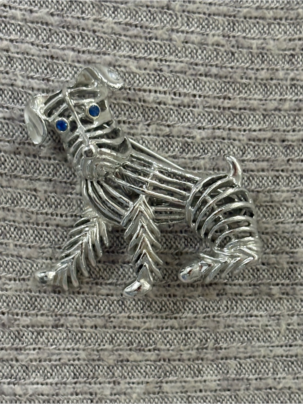 Vintage Gerry’s signed silver tone dog brooch w blue rhinestone eyes